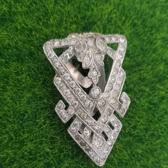 Estate Scarf Clip Crystal Missing A Few Stones Stunning Collectible Overflow - Picture 1 of 4